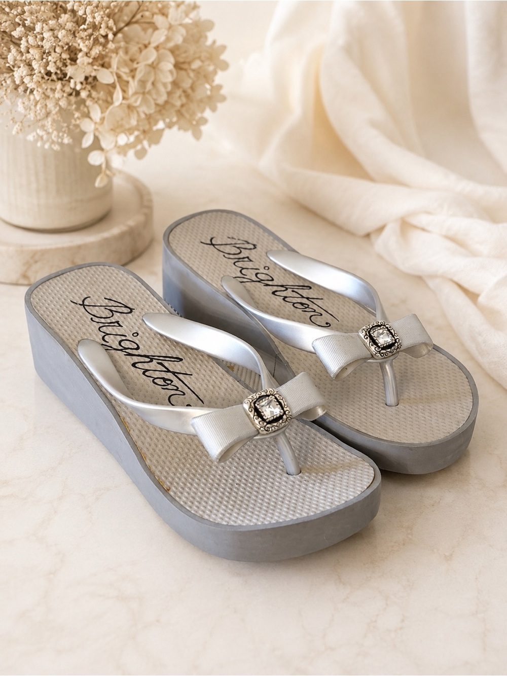 Brighton‎ Women Grey Silver Platform Wedge Flip Flop Sandals Crystal Bow Size 6